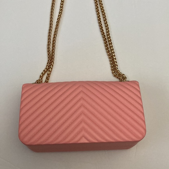 Elegant Jelly Purse with Gold Chain in Pink - Picture 4 of 7